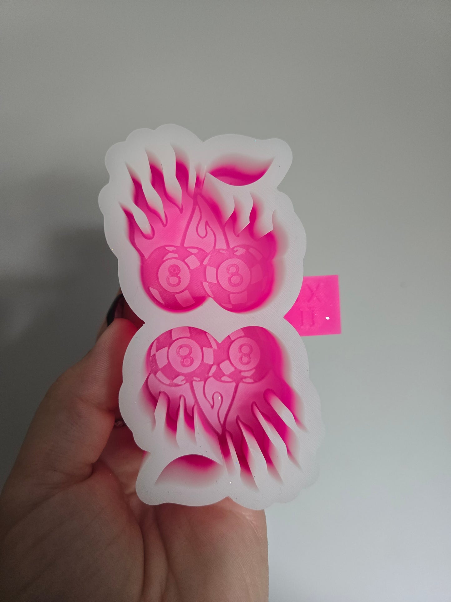 8 Ball Cherry Vent clips